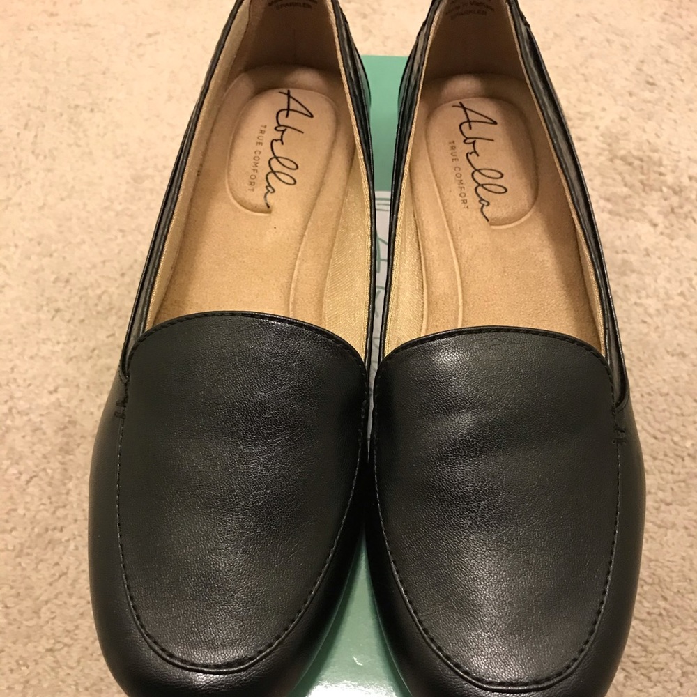 Comfort walking shoes